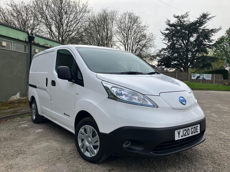 NISSAN E-NV200