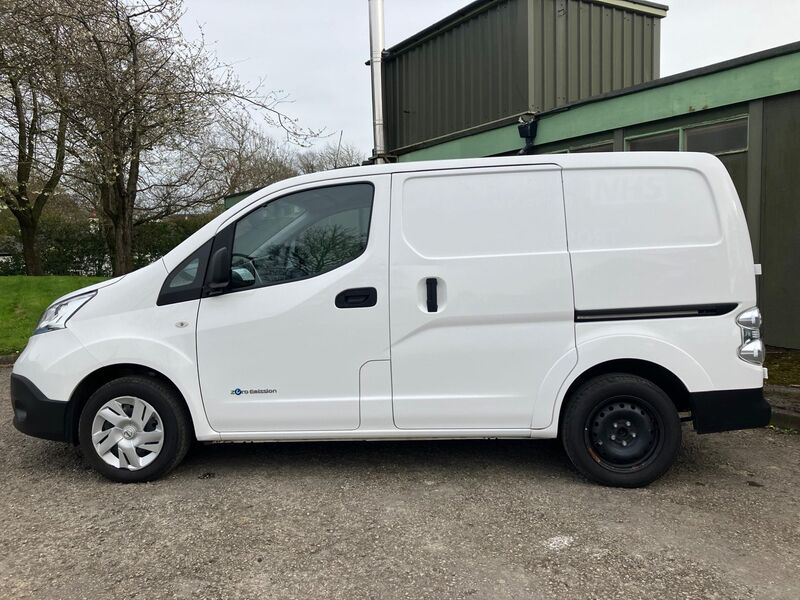 NISSAN E-NV200