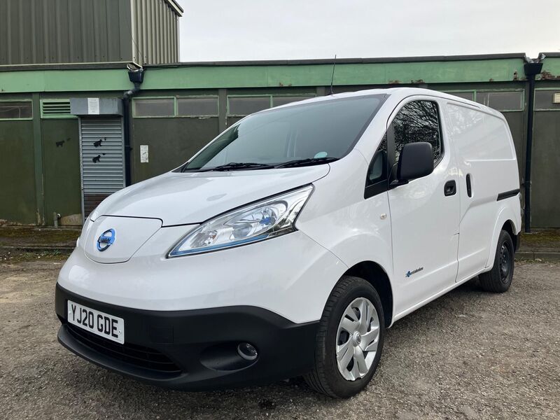 NISSAN E-NV200